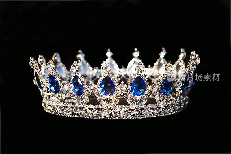 蓝宝石王冠，黑色背景