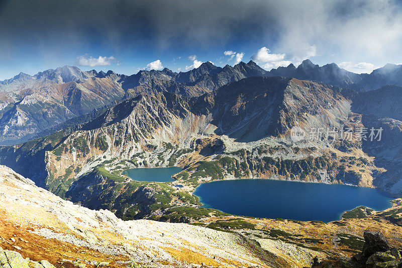 Tatra。波兰五池塘谷。