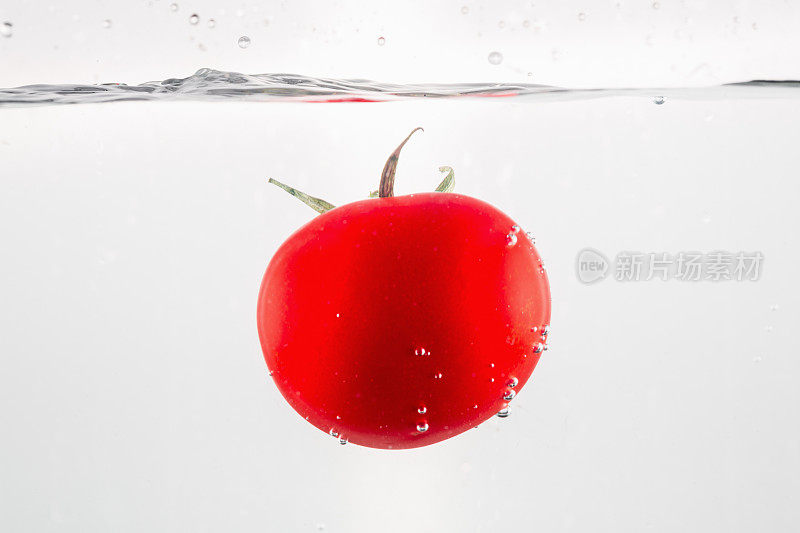 番茄在水中