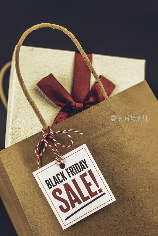 黑色星期五特价购物袋，礼物和留言
