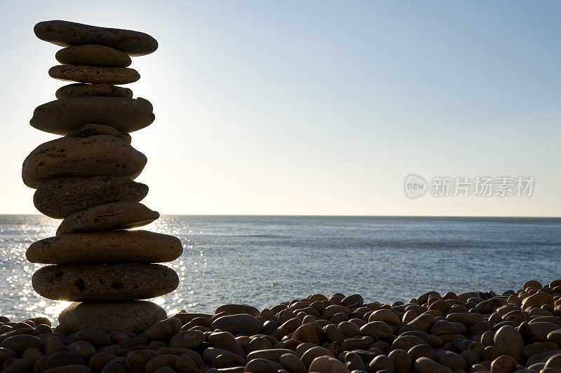 海岸边堆积的卵石