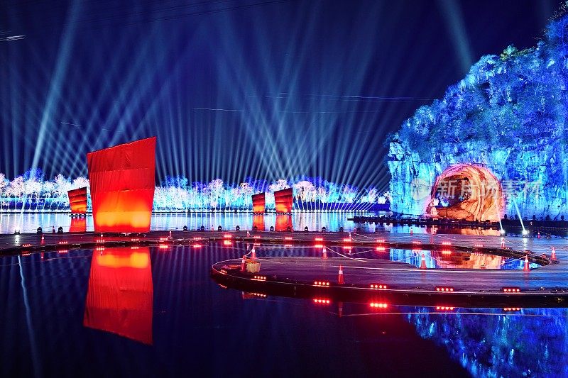 桂林漓江和“象山”灯光秀