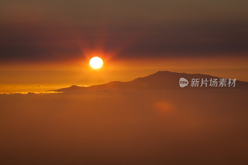 毛伊岛哈雷阿卡拉火山上的日落