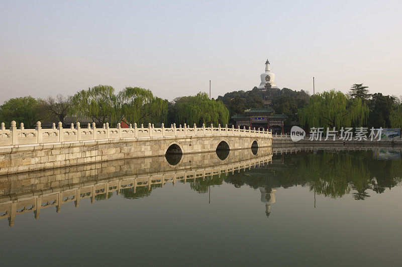 春天的清晨，在北京北海公园