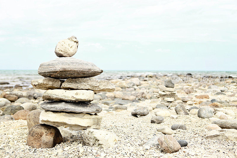 海滩上的Inukshuk