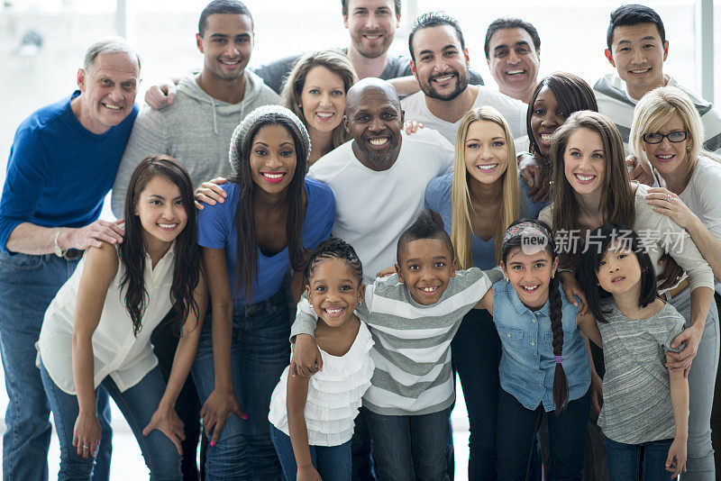 多民族，多样化的一代，大群体的人