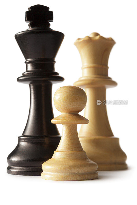 国际象棋:国王，王后和卒孤立在白色背景下