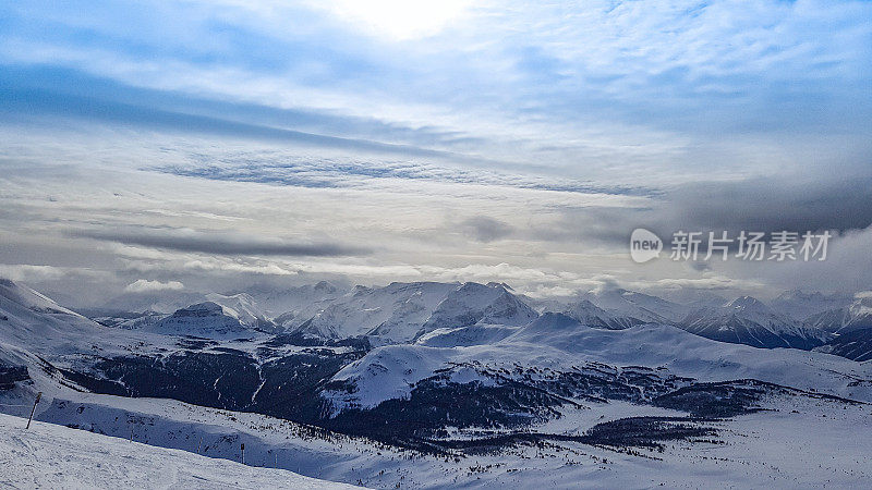 雪山的天空