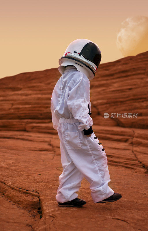 宇航员在火星上行走