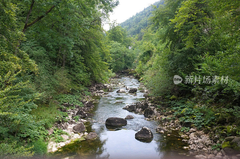 阿雷泽峡谷和瑞士汝拉河