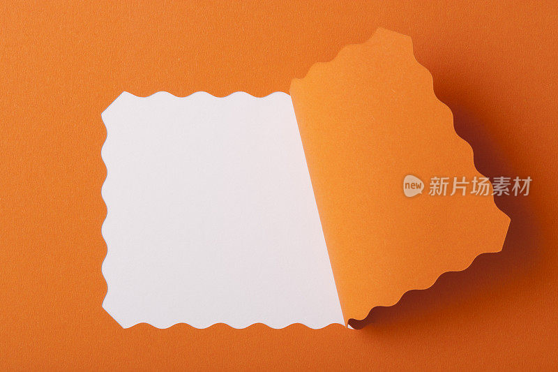 橙色锯齿卡片显示空白白纸
