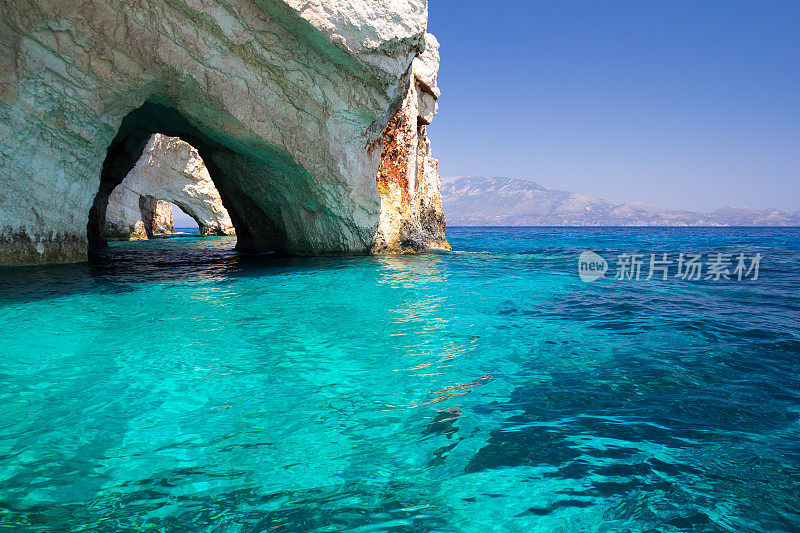 地中海的蓝色洞穴