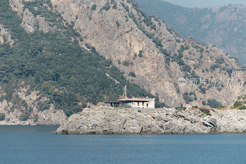 土耳其穆格拉马尔马里斯湾海灯岛的小建筑