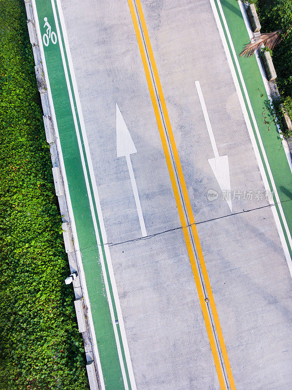 蜿蜒的道路方向