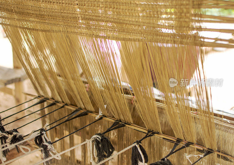 丝绸编织自制的传统泰国织物。