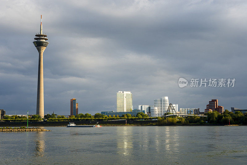 德国的天际线Düsseldorf