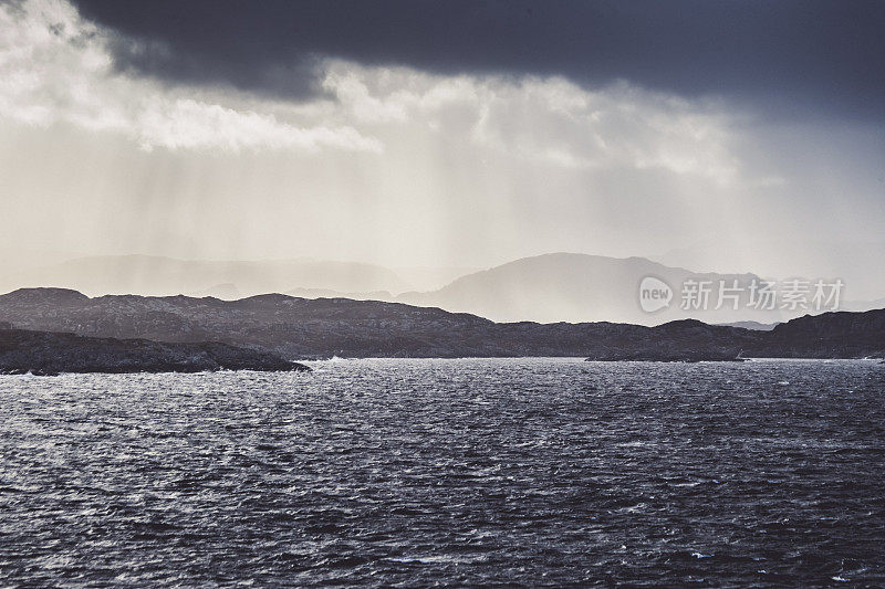 挪威峡湾上空的风暴