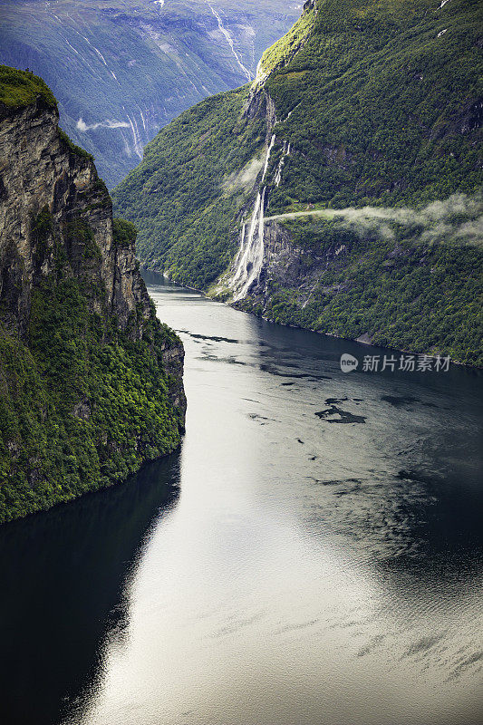 云中的峡湾