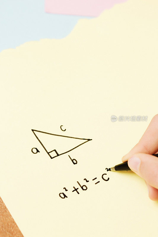 用孩子的手写出几何定理和方程