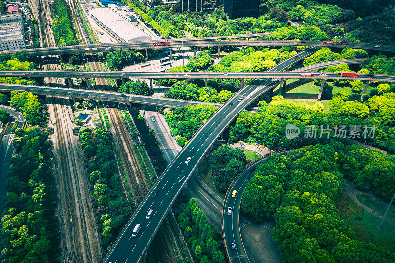 高架桥在城市里