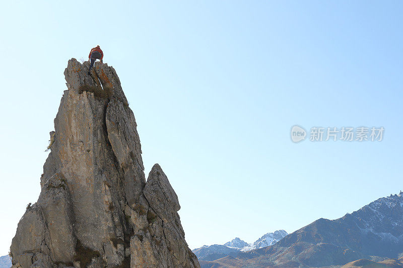 女登山家登上了山顶