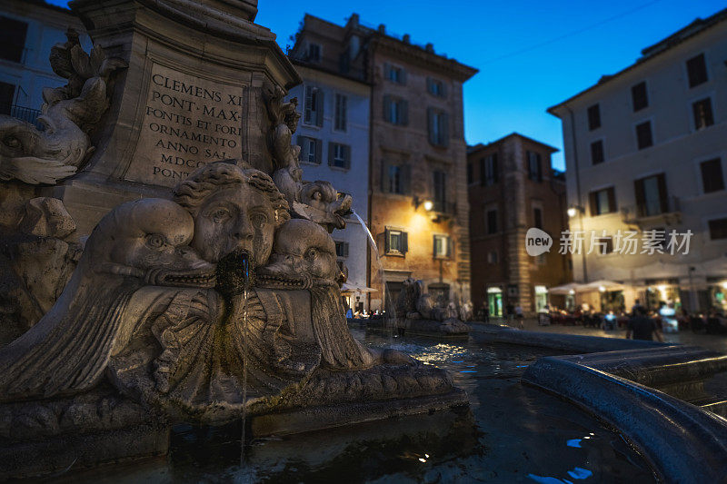 罗马万神殿:城市广场上的喷泉