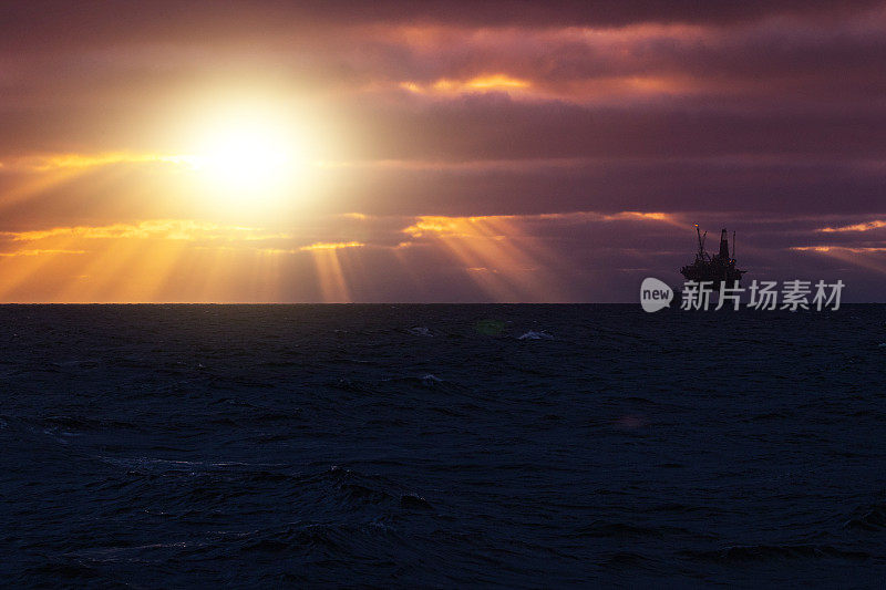 北海沿岸工业石油钻井平台建设工地