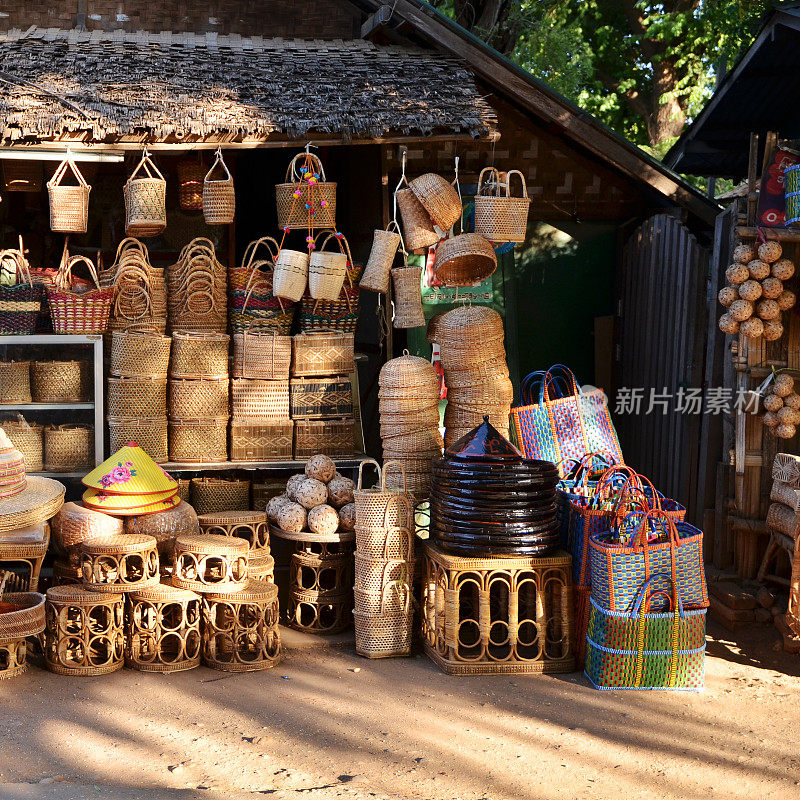 柳条篮，草帽，亚洲竹制工艺品市场店