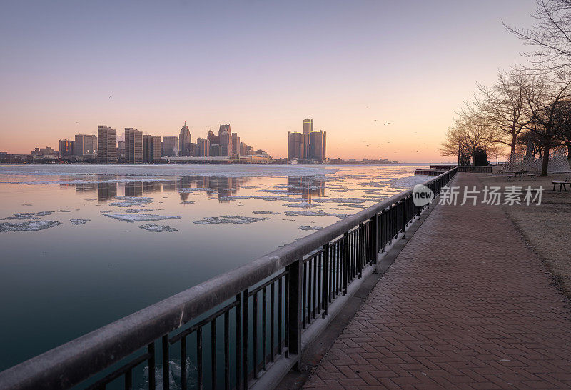 底特律的天际线——冬天的早晨
