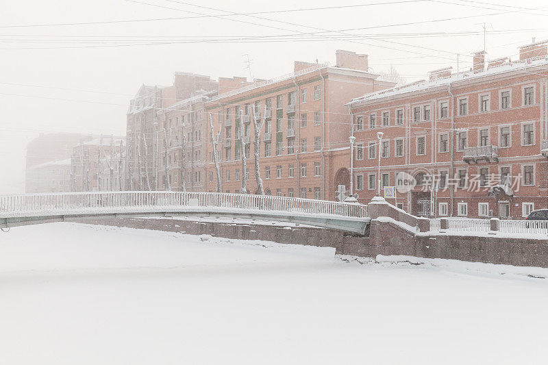 科洛门斯基大桥。圣彼得斯堡