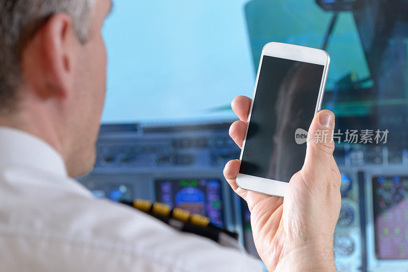航空公司飞行员使用智能手机