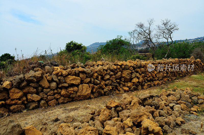 岩石栅栏