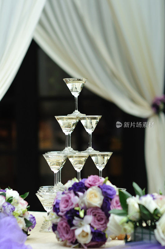 婚礼上的香槟金字塔