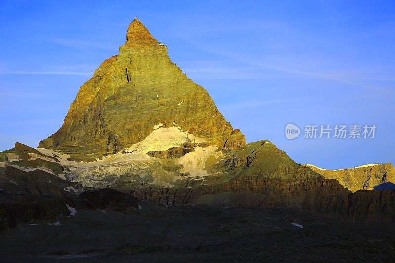 马特洪峰黄金日出，瑞士阿尔卑斯山景观，瑞士