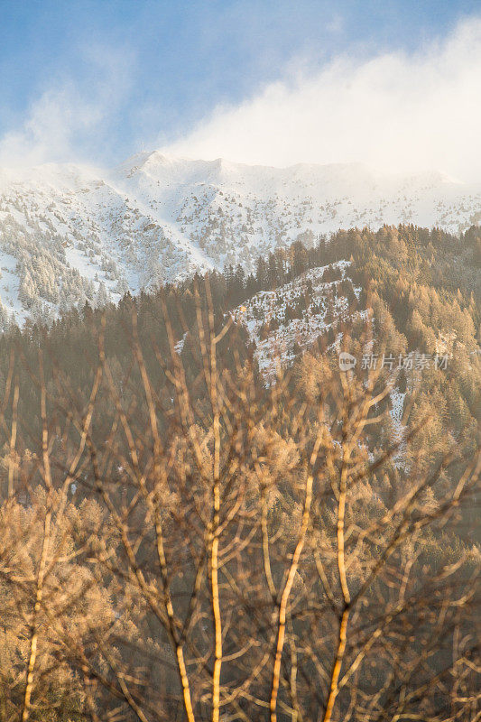 雪山上的晨风