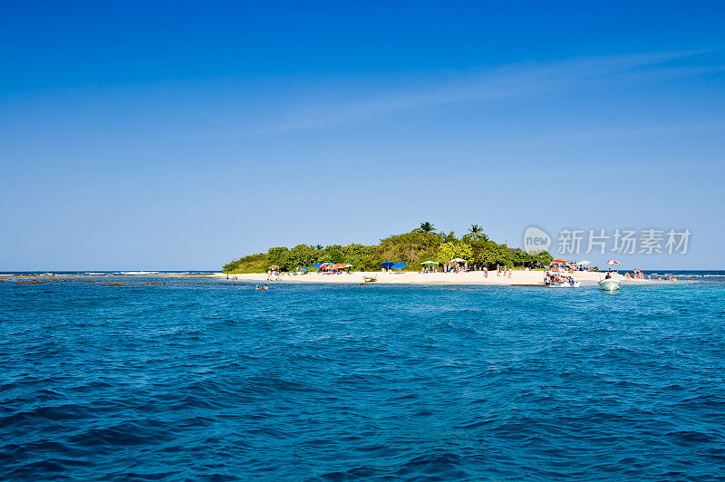 加勒比海的一个孤独的热带岛屿