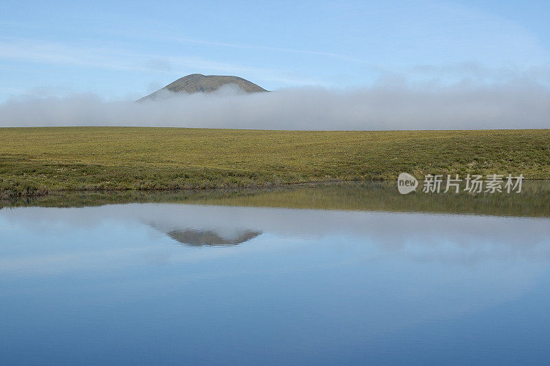 山与云，育空。