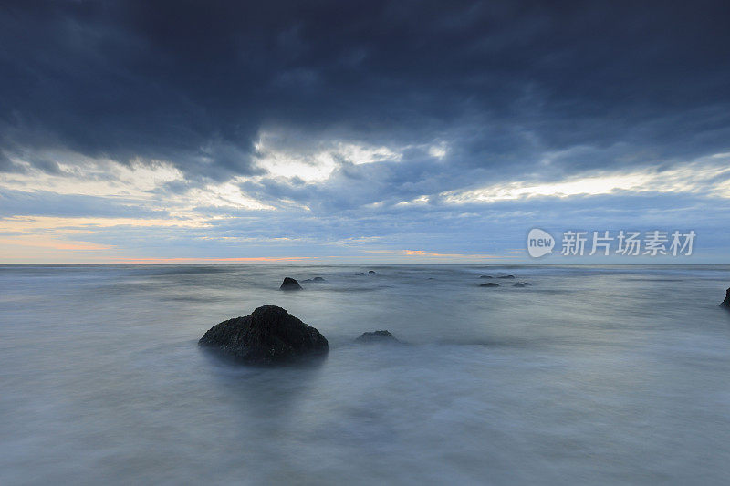 荷兰海岸的忧郁海景