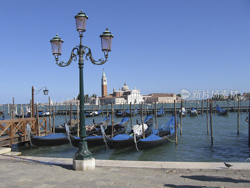 意大利威尼斯的码头和灯柱