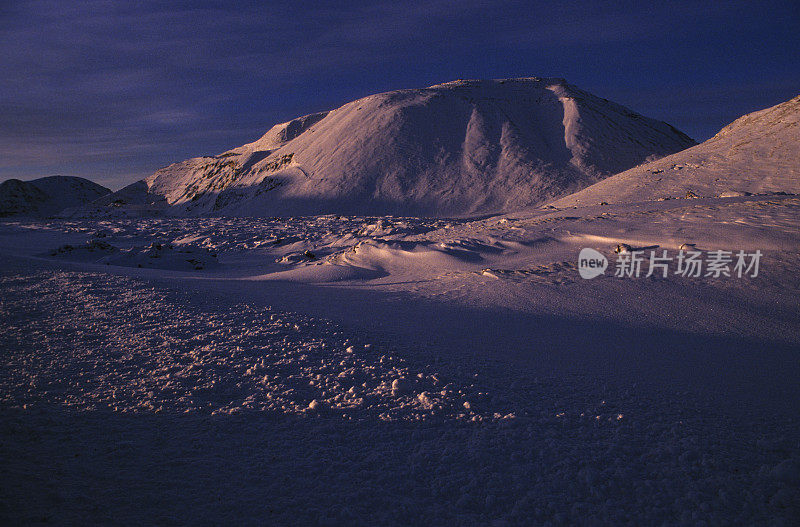 冰岛冬季清晨的景色