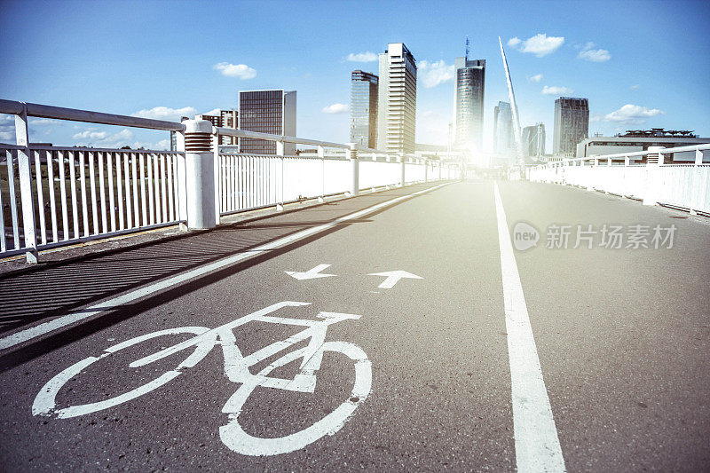 通往市中心的自行车道