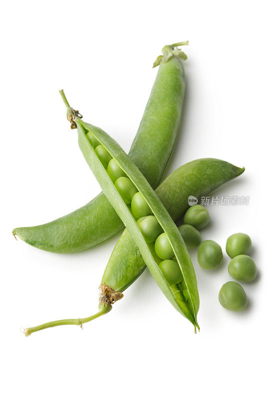 蔬菜:在白色背景上孤立的绿豌豆
