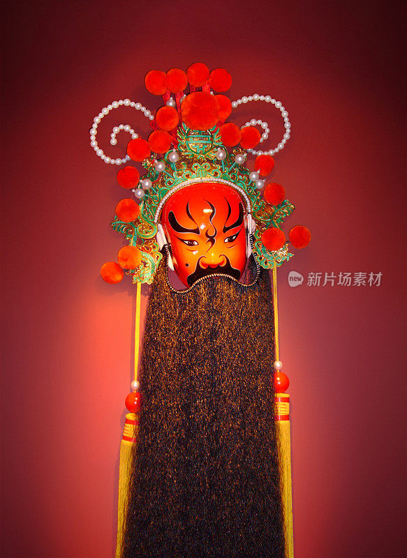 红色背景的中国传统戏曲脸谱
