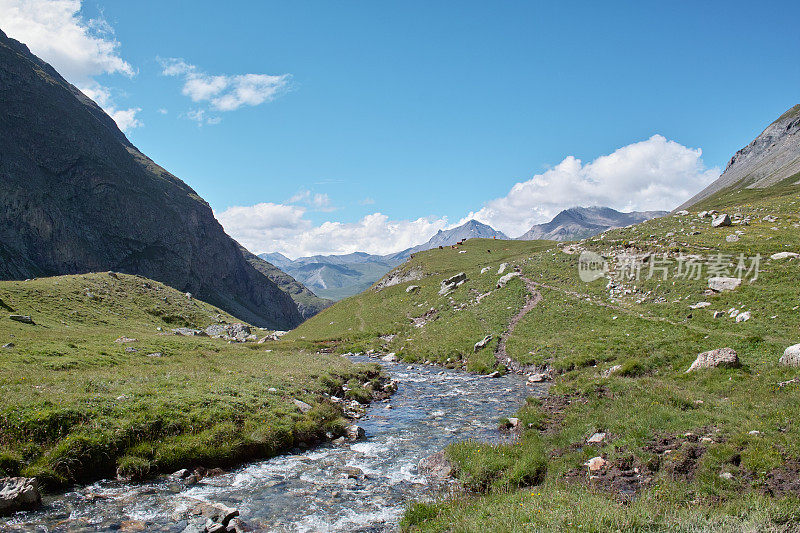 阿尔卑斯地貌使法国的阿尔卑斯山脉