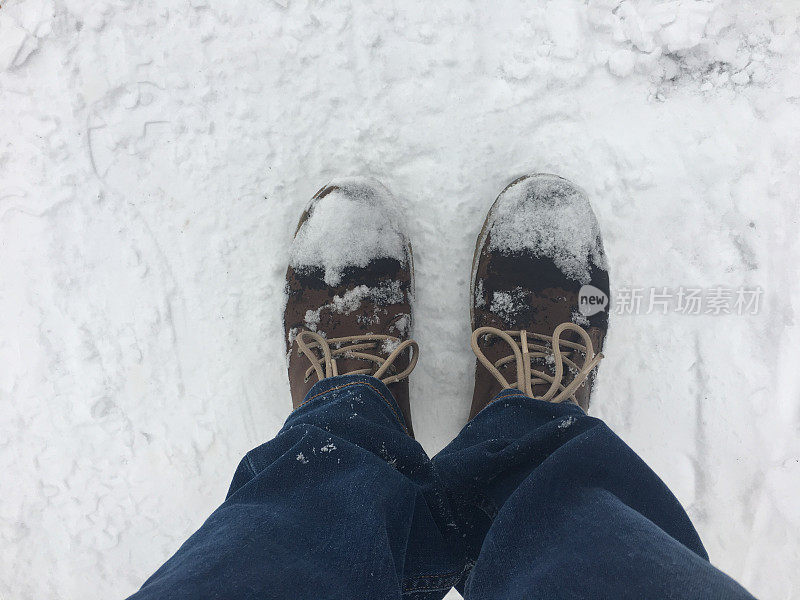 雪地上的冬靴