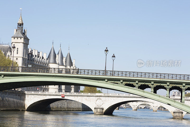 法国巴黎塞纳河上的桥梁