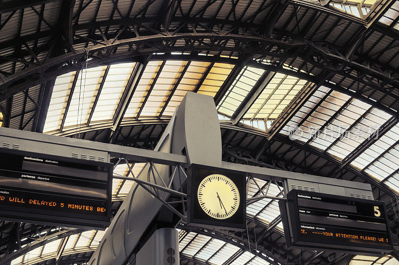 时光飞逝——火车站的时钟和时间表