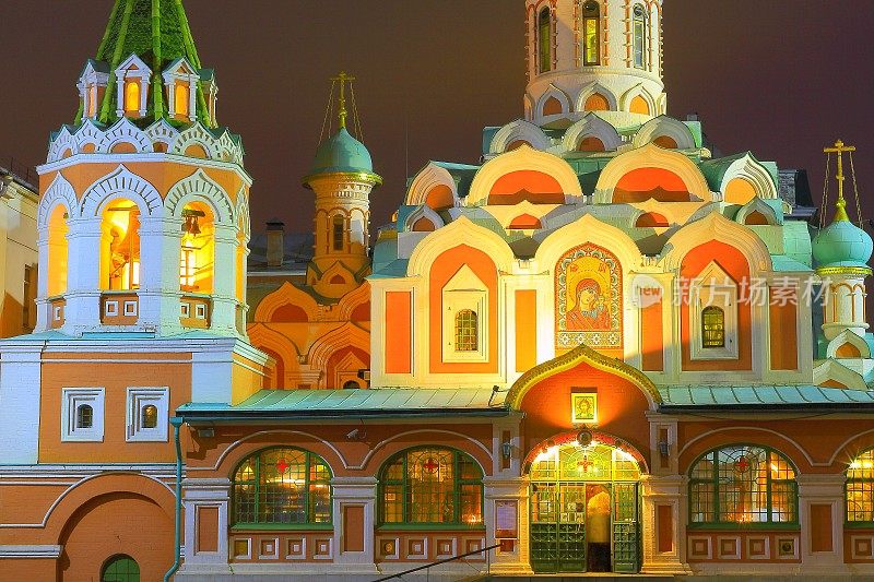 俄罗斯东正教喀山大教堂正面晚上，红场，莫斯科