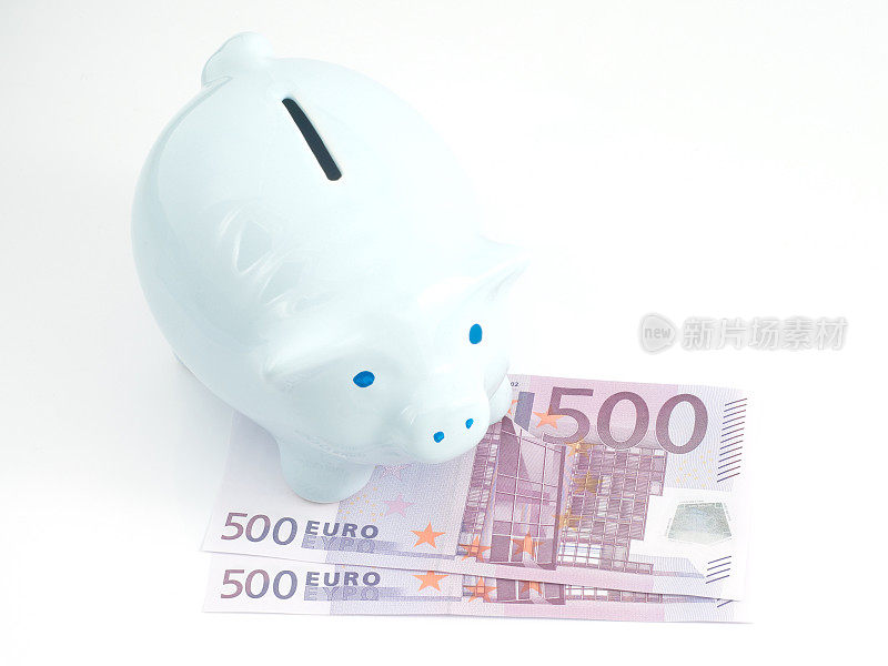 小猪储蓄罐和500欧元钞票
