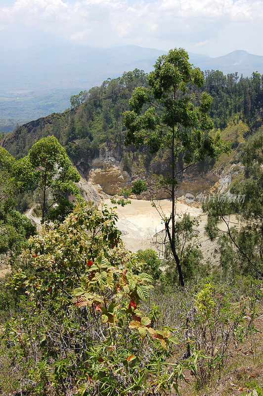 弗洛雷斯瓦沃穆达火山口的照片